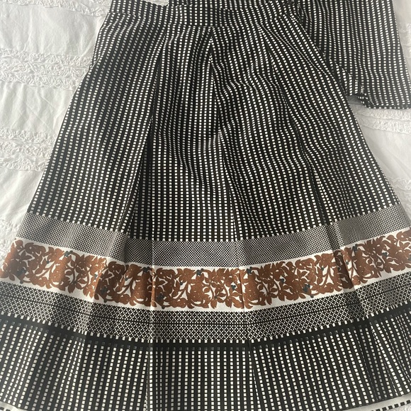 Beautiful vintage Italian matching skirt set - Picture 2 of 9